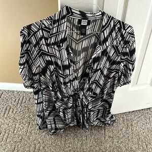 Black and White Top 🩷